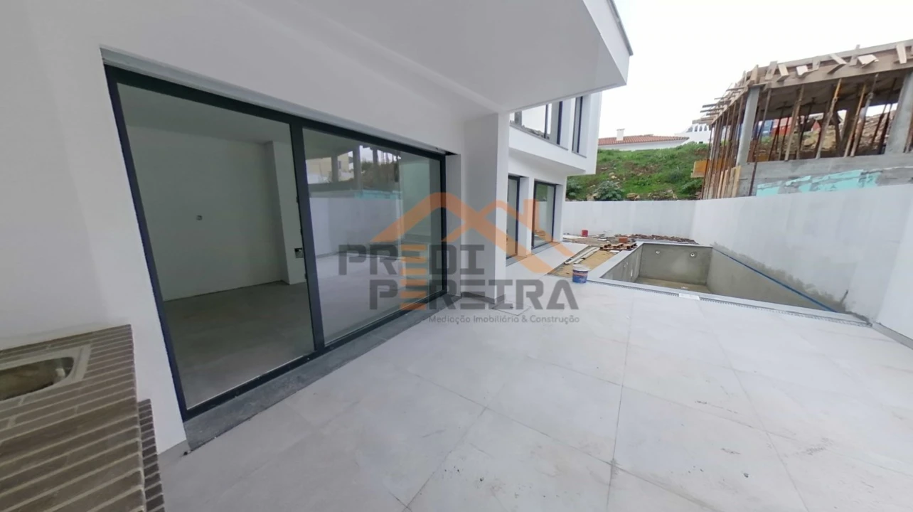 Moradia T4 para Venda em Pontinha e Famões Foto 2