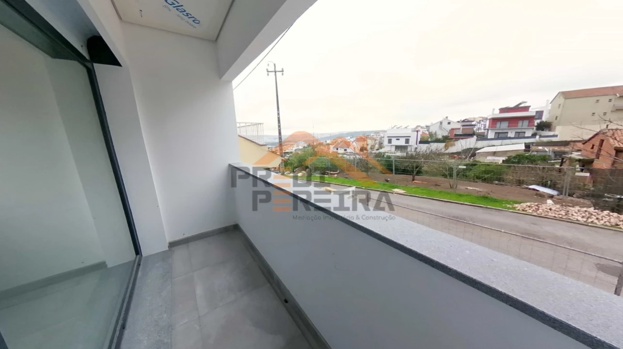 Moradia T4 para Venda em Pontinha e Famões Foto 8