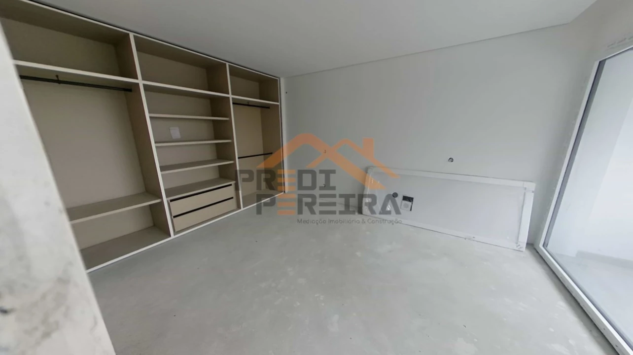 Moradia T4 para Venda em Pontinha e Famões Foto 10