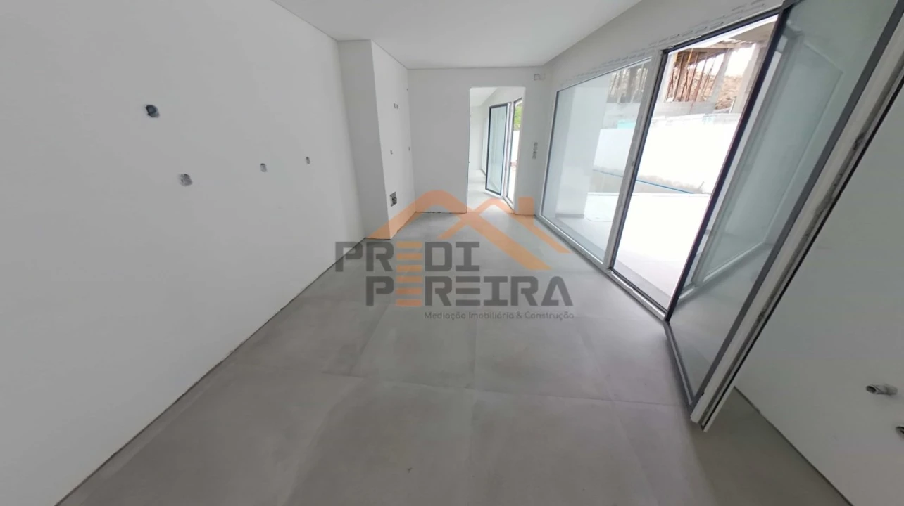 Moradia T4 para Venda em Pontinha e Famões Foto 12