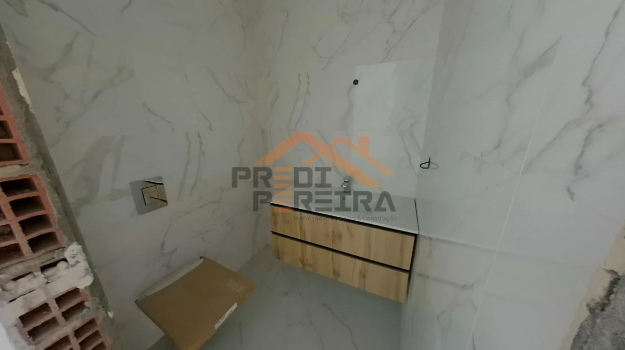 Moradia T4 para Venda em Pontinha e Famões Foto 16