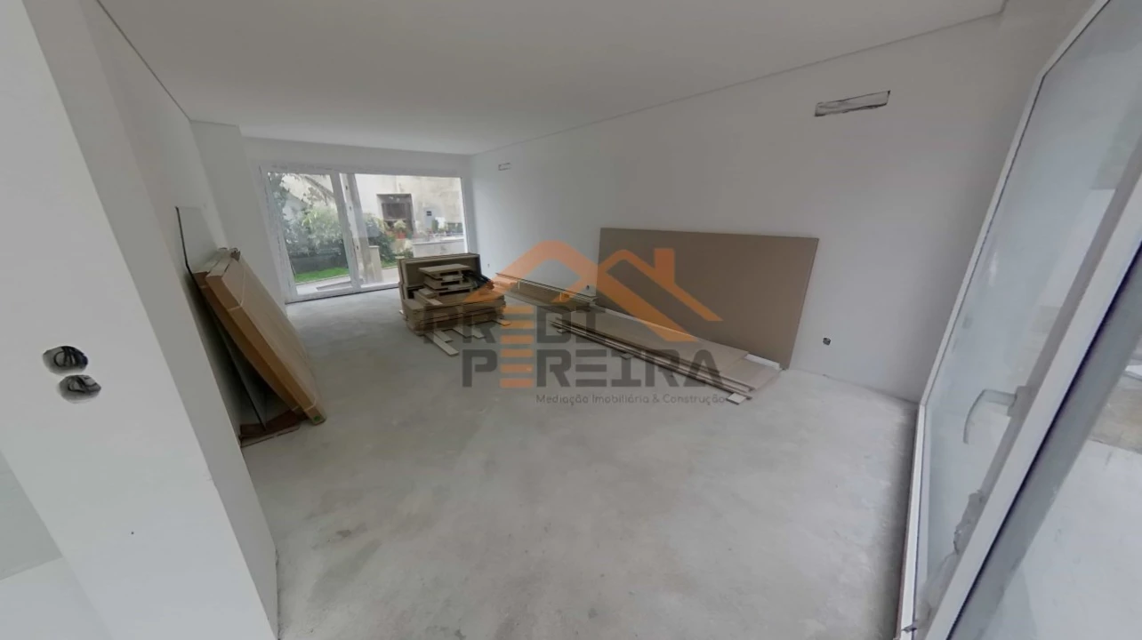 Moradia T4 para Venda em Pontinha e Famões Foto 15