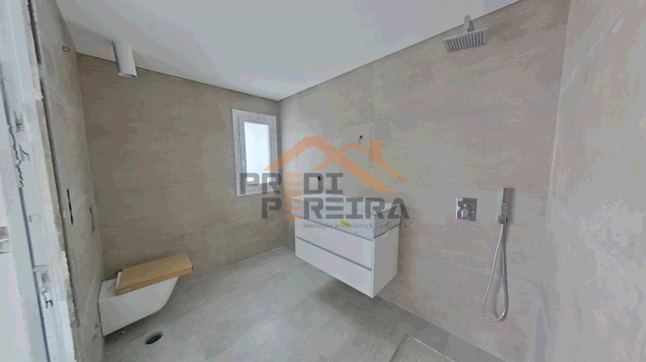 Moradia T4 para Venda em Pontinha e Famões Foto 20