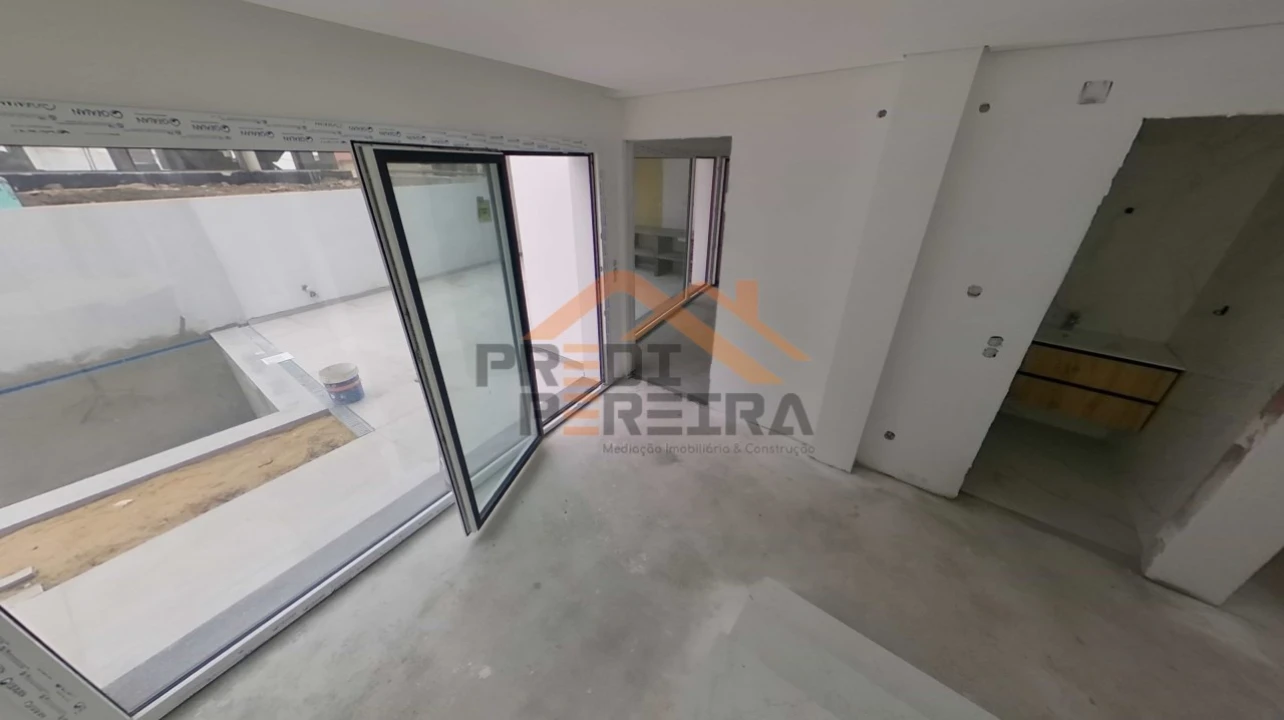 Moradia T4 para Venda em Pontinha e Famões Foto 23