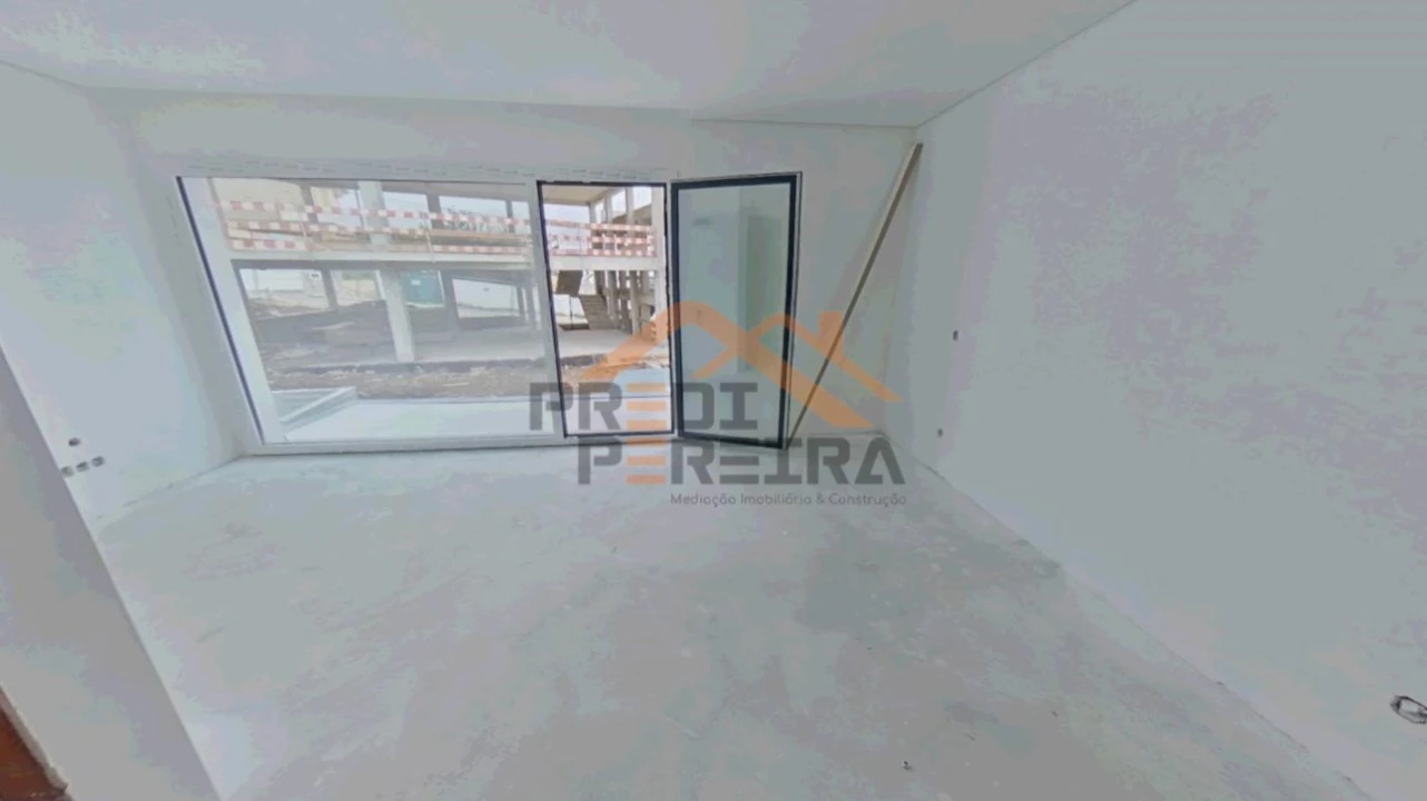 Moradia T4 para Venda em Pontinha e Famões Foto 28