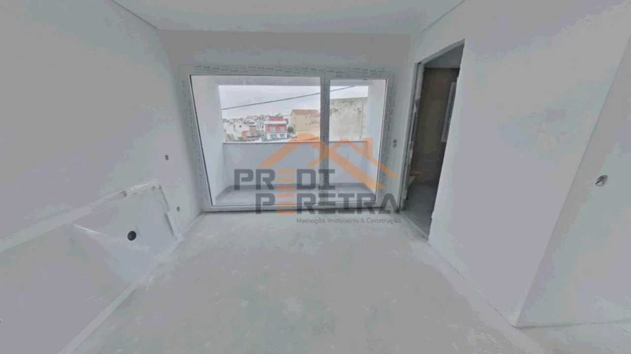 Moradia T4 para Venda em Pontinha e Famões Foto 29