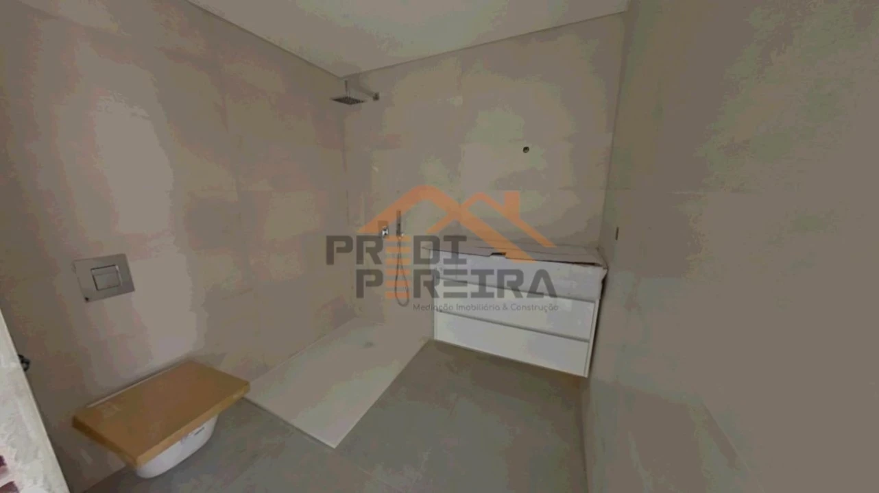 Moradia T4 para Venda em Pontinha e Famões Foto 31