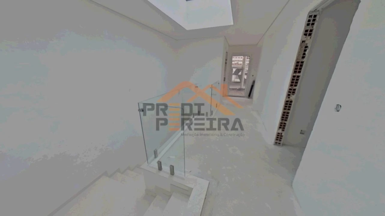 Moradia T4 para Venda em Pontinha e Famões Foto 33