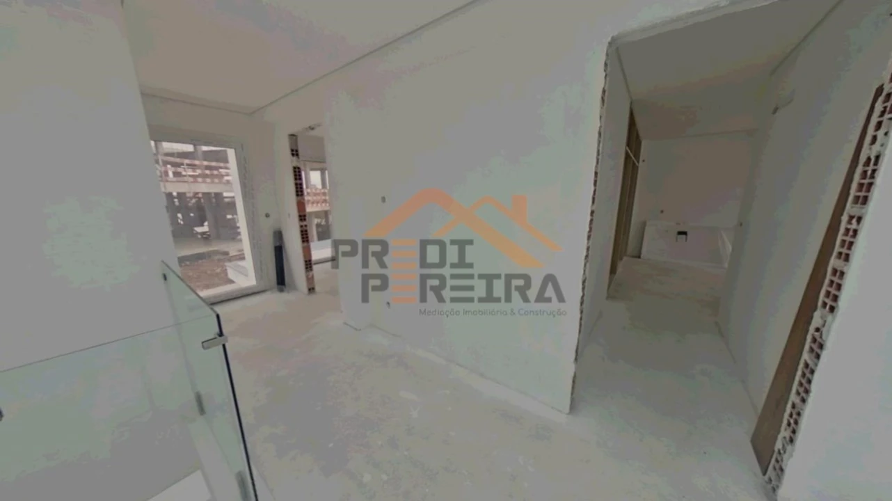 Moradia T4 para Venda em Pontinha e Famões Foto 37