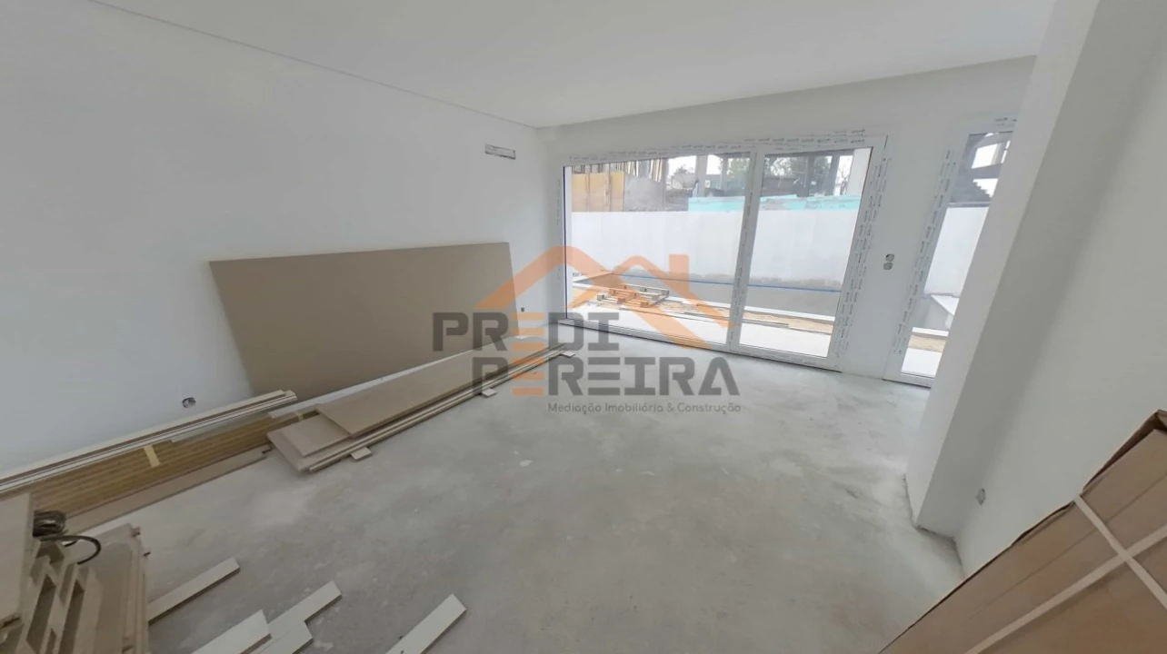 Moradia T4 para Venda em Pontinha e Famões Foto 39