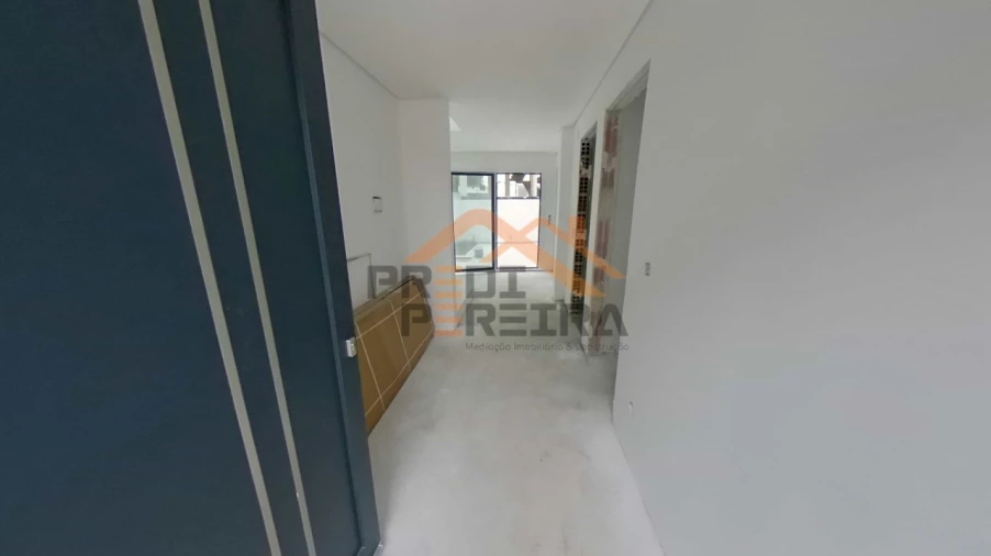 Moradia T4 para Venda em Pontinha e Famões Foto 6