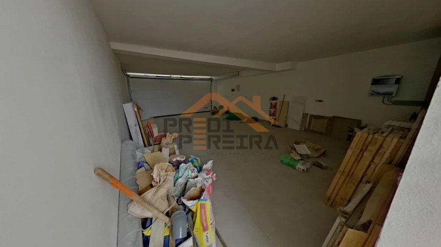 Moradia T4 para Venda em Pontinha e Famões Foto 13