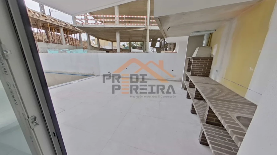 Moradia T4 para Venda em Pontinha e Famões Foto 18