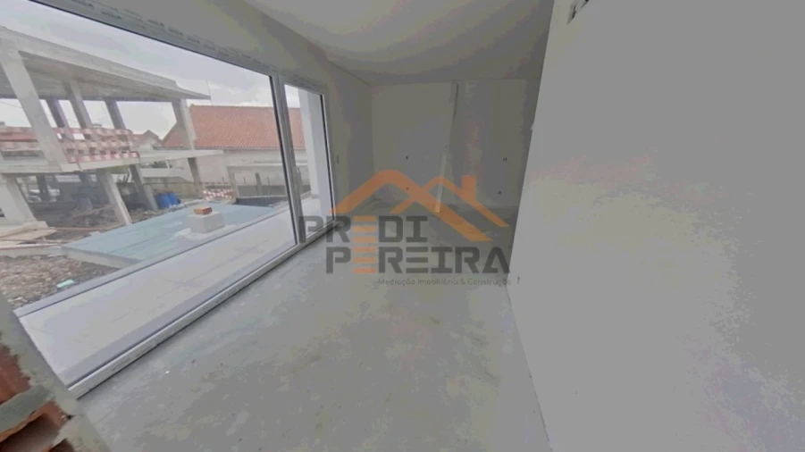 Moradia T4 para Venda em Pontinha e Famões Foto 34