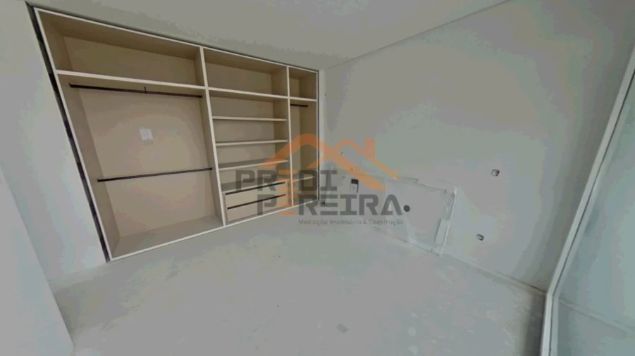 Moradia T4 para Venda em Pontinha e Famões Foto 26