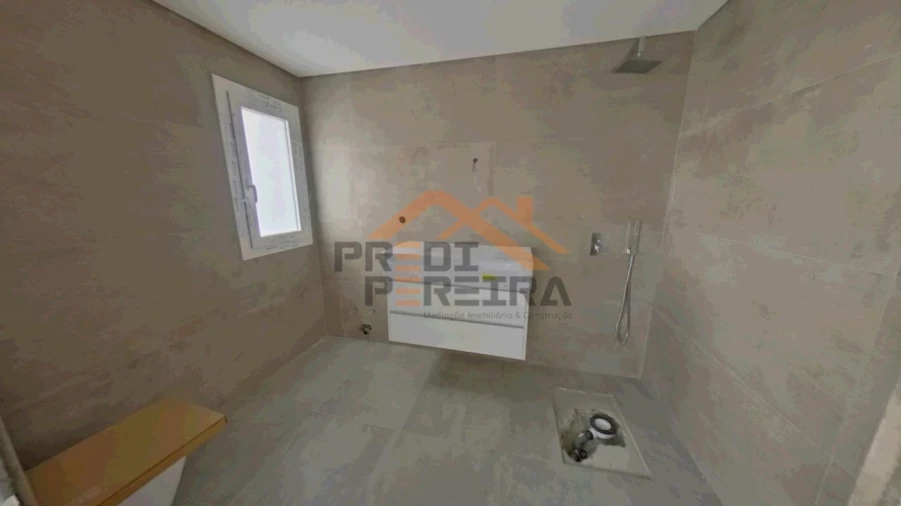 Moradia T4 para Venda em Pontinha e Famões Foto 27