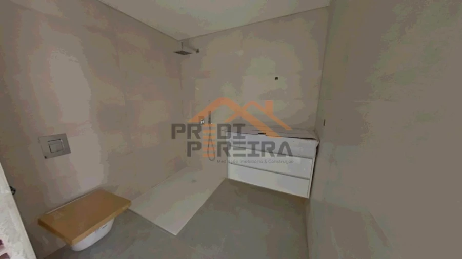 Moradia T4 para Venda em Pontinha e Famões Foto 31