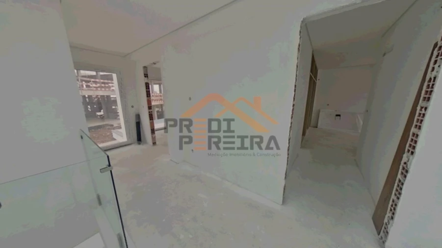 Moradia T4 para Venda em Pontinha e Famões Foto 37