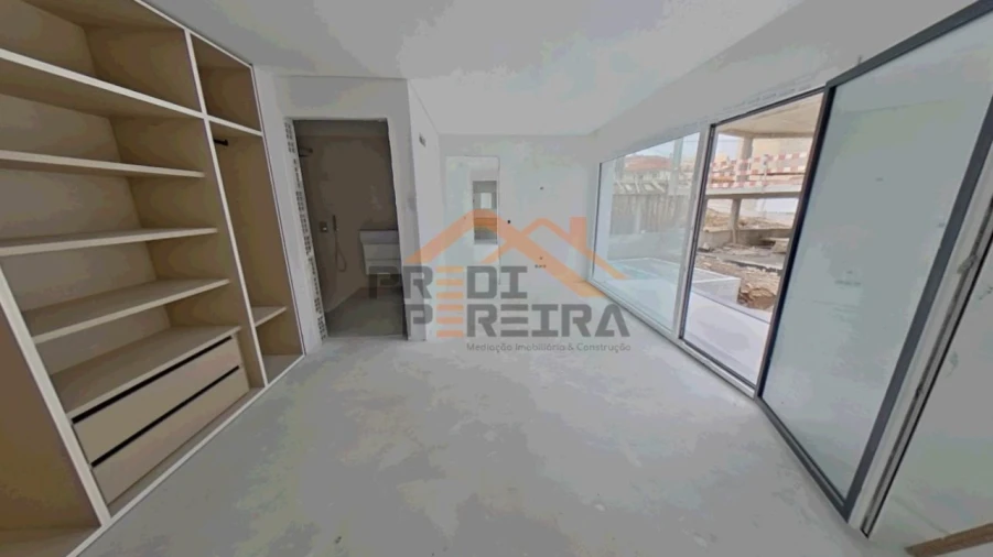 Moradia T4 para Venda em Pontinha e Famões Foto 38