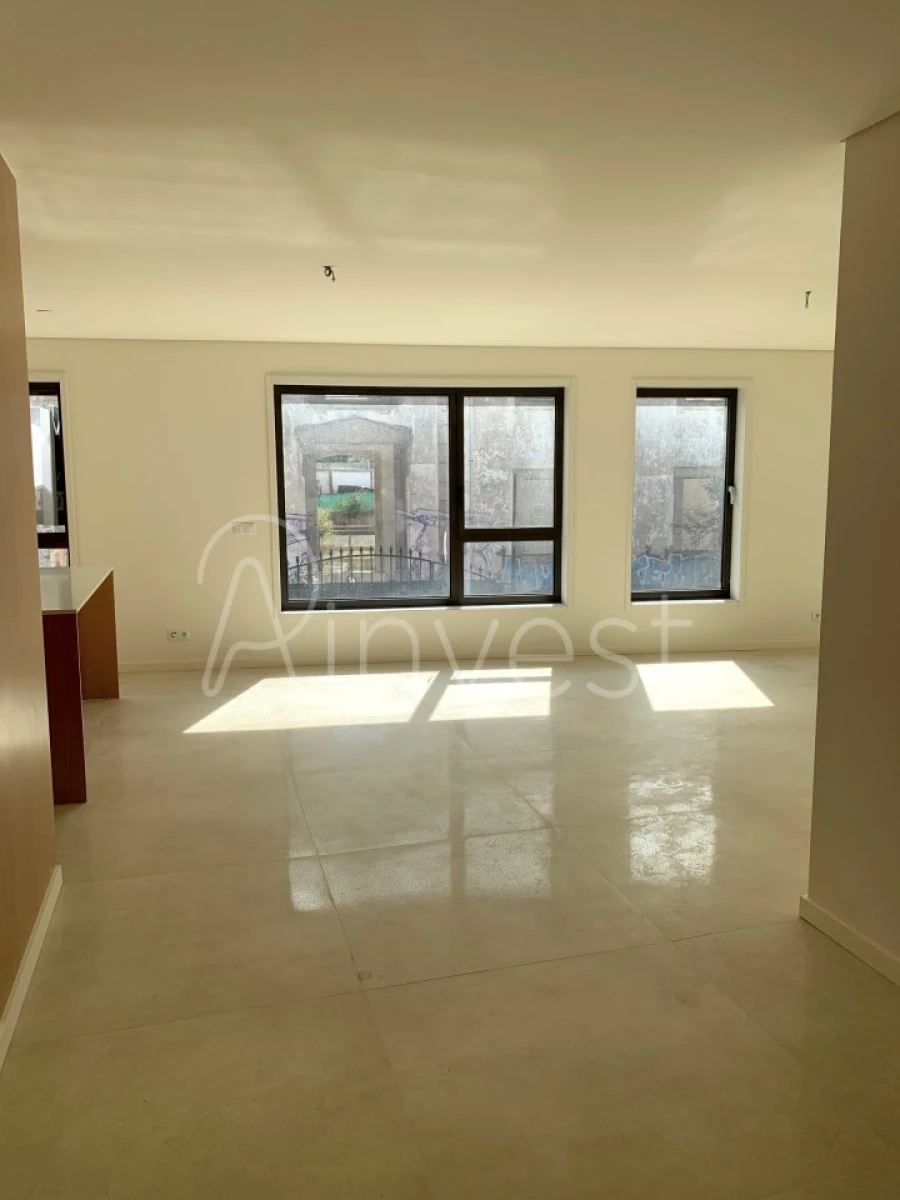 Apartamento T3 para Venda em Cedofeita, Santo Ildefonso, Sé, Miragaia, São Nicolau e Vitória Foto 2