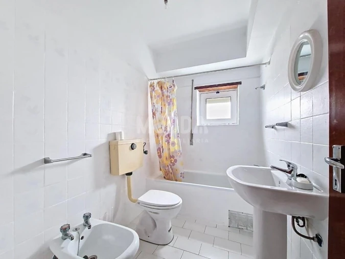 Apartamento T3 para Venda em Sé, Santa Maria e Meixedo Foto 9