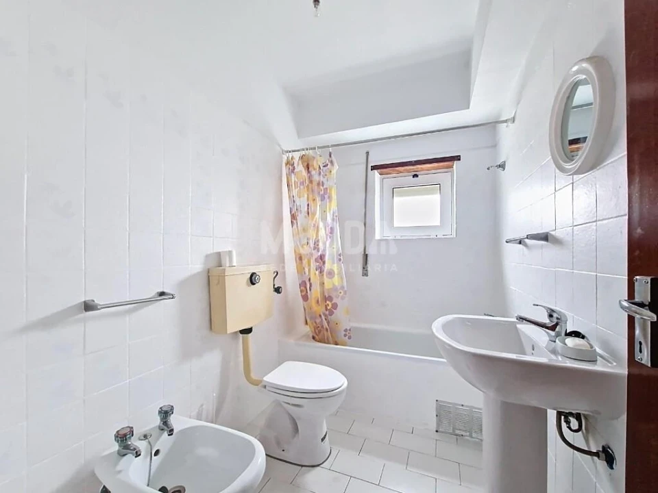 Apartamento T3 para Venda em Sé, Santa Maria e Meixedo Foto 9