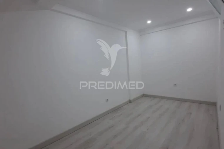 Apartamento T1 para Venda em Corroios Foto 10