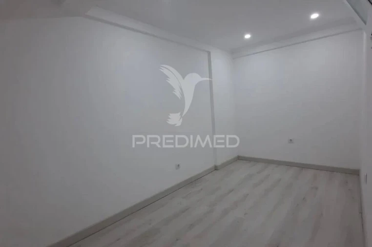 Apartamento T1 para Venda em Corroios Foto 8