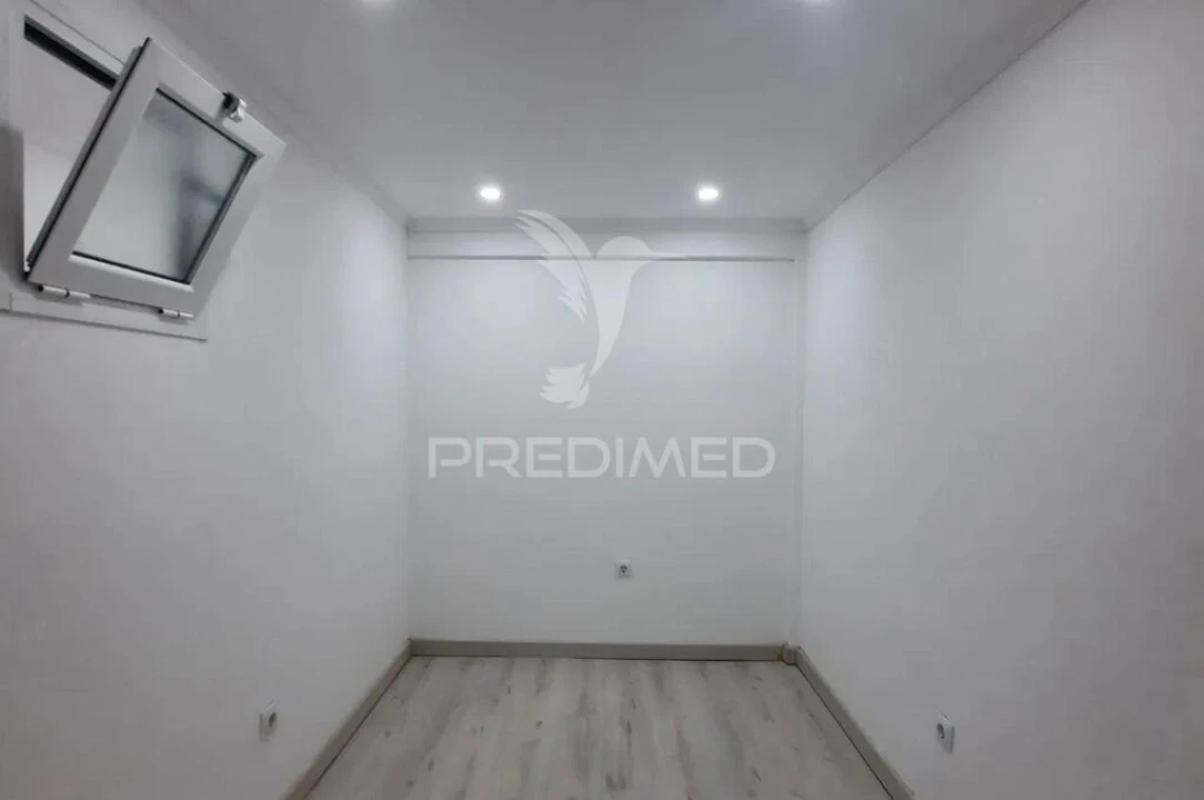 Apartamento T1 para Venda em Corroios Foto 11