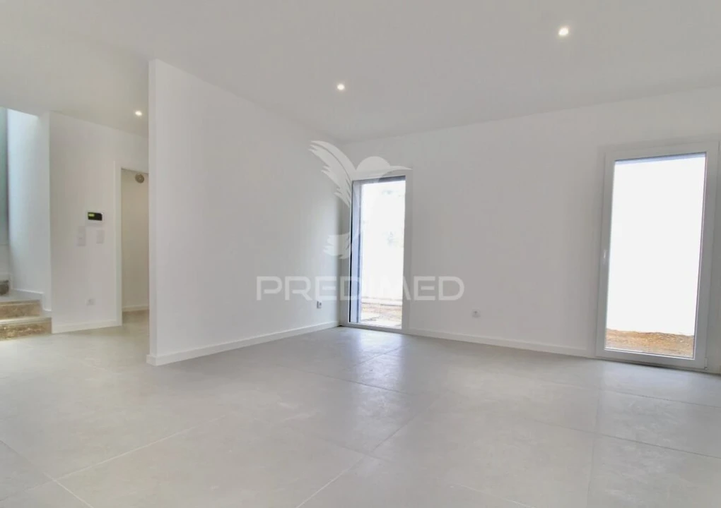 Moradia T3 para Venda em Charneca de Caparica e Sobreda Foto 3