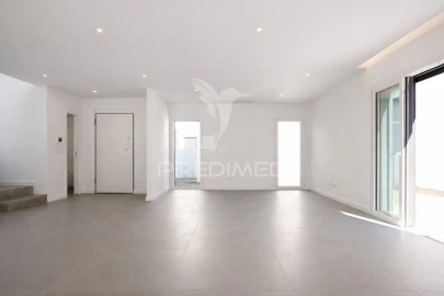 Moradia T3 para Venda em Charneca de Caparica e Sobreda
