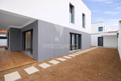 Moradia T3 para Venda em Charneca de Caparica e Sobreda