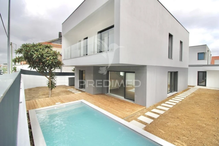 Moradia T3 para Venda em Charneca de Caparica e Sobreda Foto 1