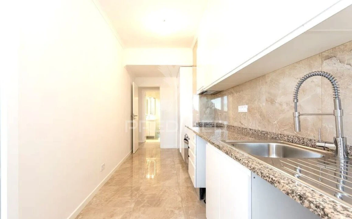 Apartamento T3 para Venda em Portimão Foto 7