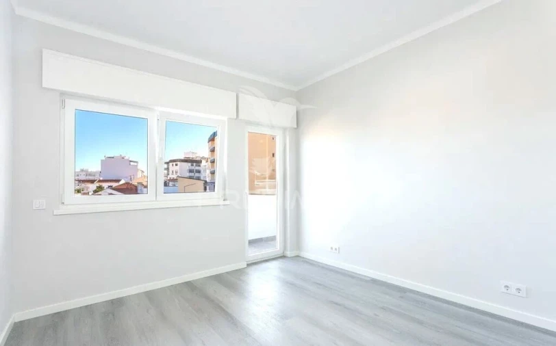 Apartamento T3 para Venda em Portimão Foto 4