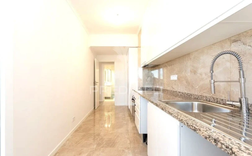 Apartamento T3 para Venda em Portimão Foto 7