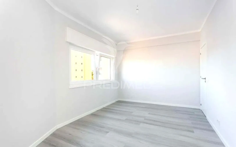 Apartamento T3 para Venda em Portimão Foto 10