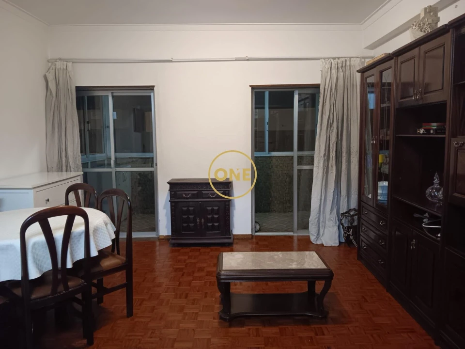 Apartamento T1 para Venda em Laranjeiro e Feijó Foto 2