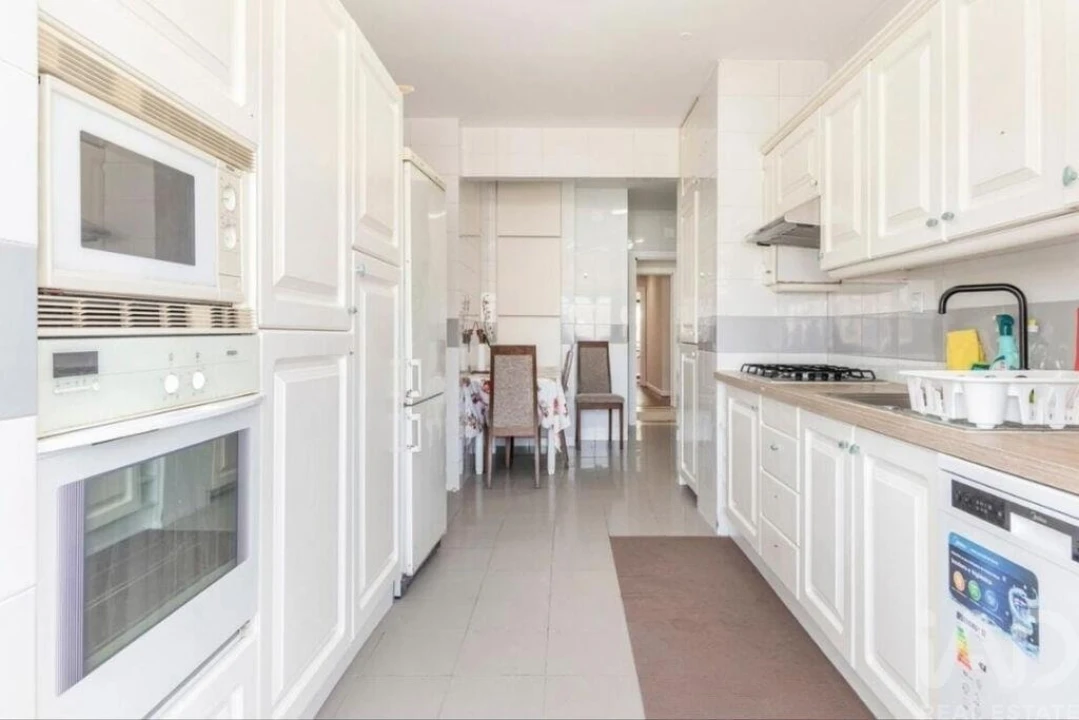 Apartamento T3 para Arrendamento em Lumiar Foto 10