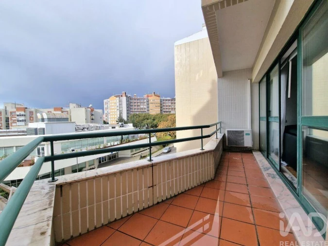 Apartamento T3 para Arrendamento em Lumiar Foto 8