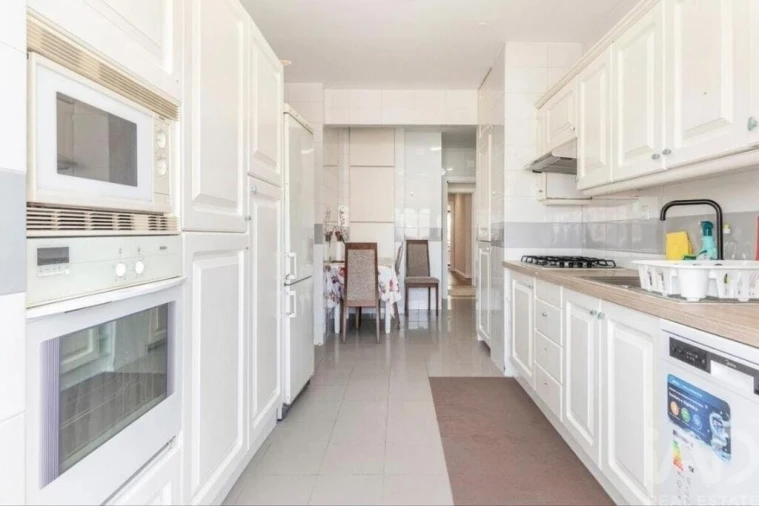 Apartamento T3 para Arrendamento em Lumiar Foto 10