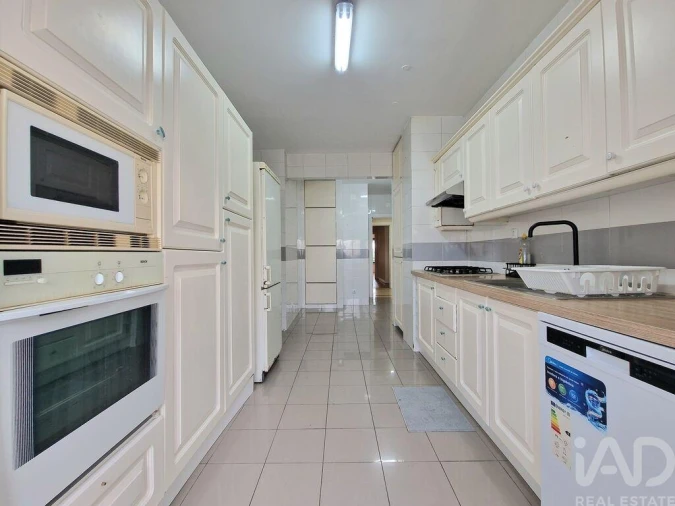 Apartamento T3 para Arrendamento em Lumiar Foto 10