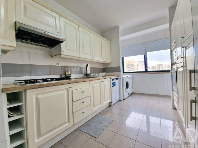 Apartamento T3 para Arrendamento em Lumiar Foto 9