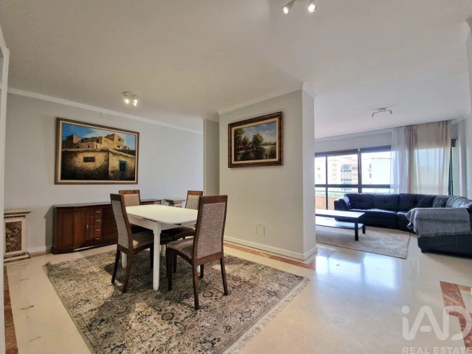 Apartamento T3 para Arrendamento em Lumiar Foto 4