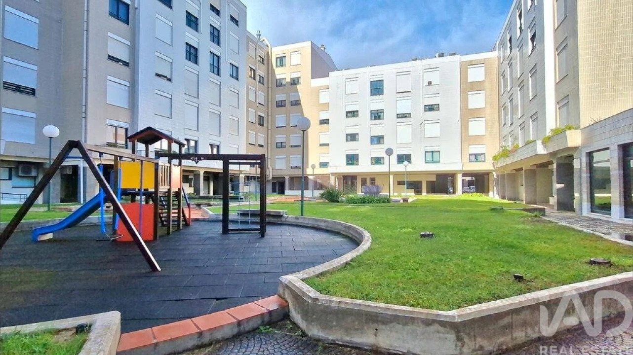 Apartamento T3 para Arrendamento em Lumiar Foto 1