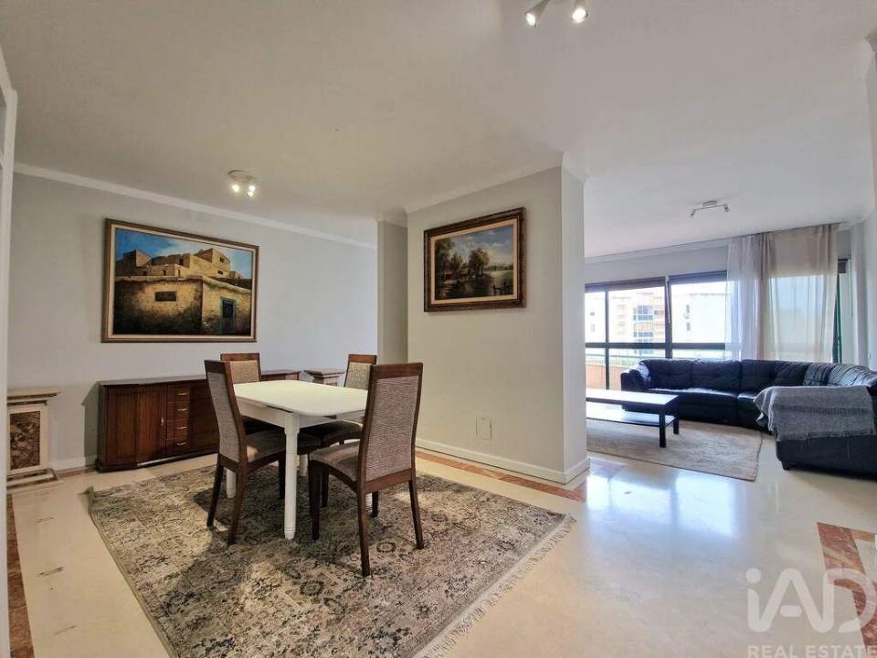 Apartamento T3 para Arrendamento em Lumiar Foto 4