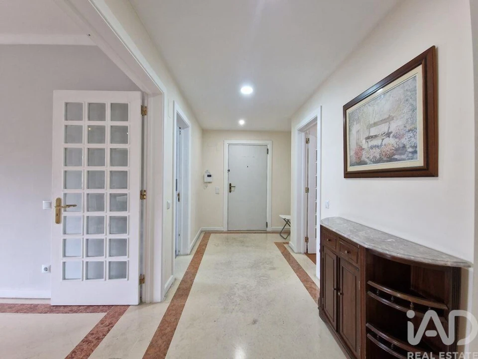 Apartamento T3 para Arrendamento em Lumiar Foto 3