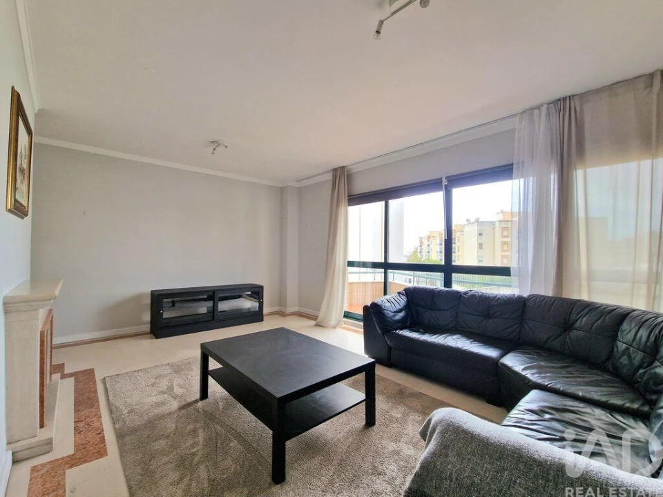 Apartamento T3 para Arrendamento em Lumiar Foto 7