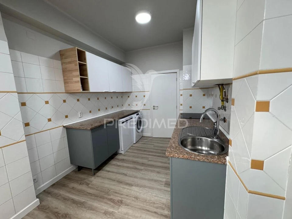 Apartamento T2 para Venda em Setubal (São Sebastião) Foto 1