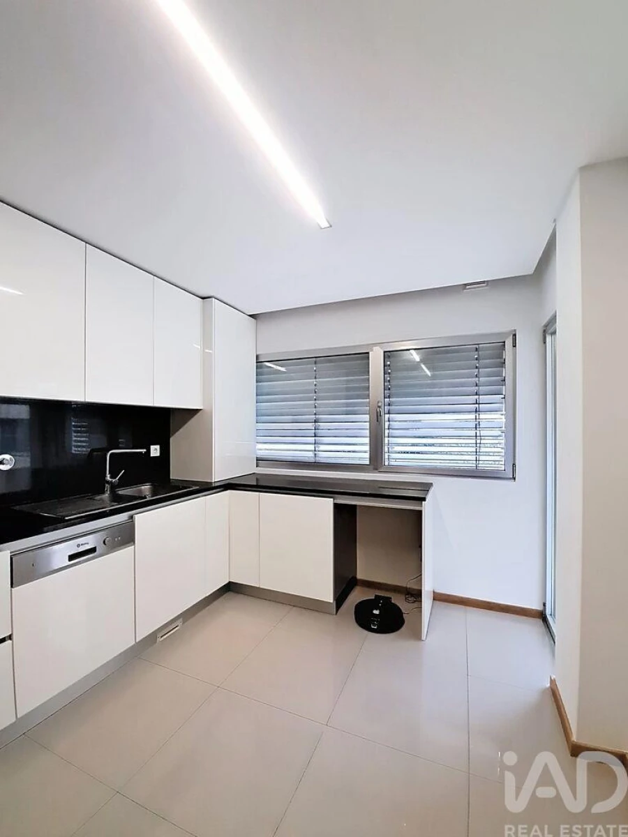 Apartamento T2 para Arrendamento em Silvalde Foto 6